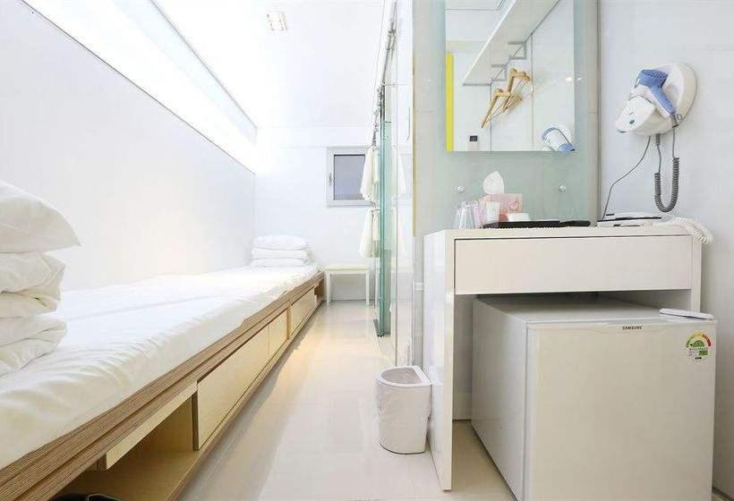 Hostel Look